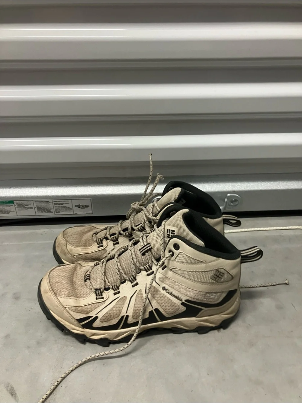 Columbia Hiking Boots size 8 great condition